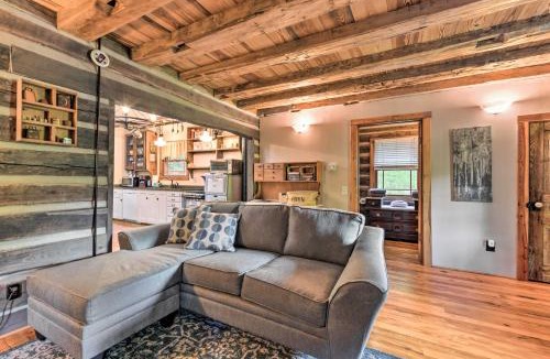 Clyde Apartment | Clyde Papa Bear Cabin, Near Smoky Mountains!