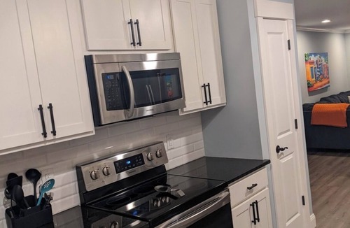 Tranquil Harbour House | Coastal Breeze- Dwntwn OKI -Beach Walk- stores -restaurants -bars -ice cream