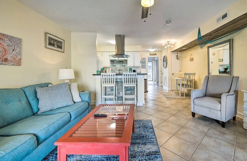 North Carolina Coast Condo | Coastal Condo w/Pool Access - Steps to Beach