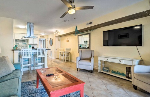 North Carolina Coast Condo | Coastal Condo w/Pool Access - Steps to Beach