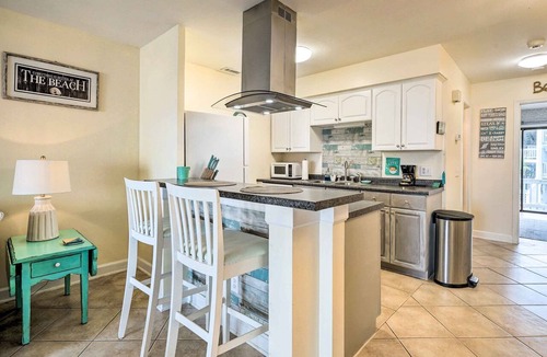 North Carolina Coast Condo | Coastal Condo w/Pool Access - Steps to Beach