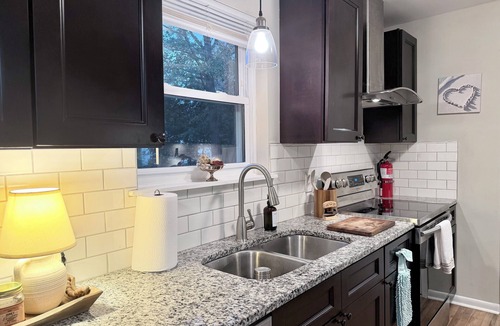 Silver Lake House | Coastal Country Vibes with Fenced Yard, Xbox, Air Hockey, 20 min from the beach!
