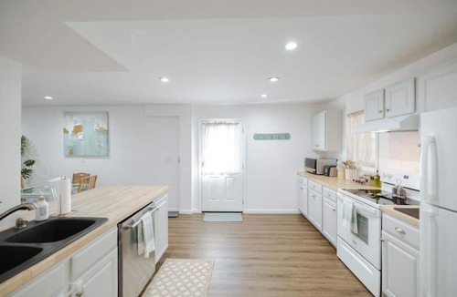North Carolina Coast Apartment | Coastal Cozy and Close to Beach with Turf Yard!