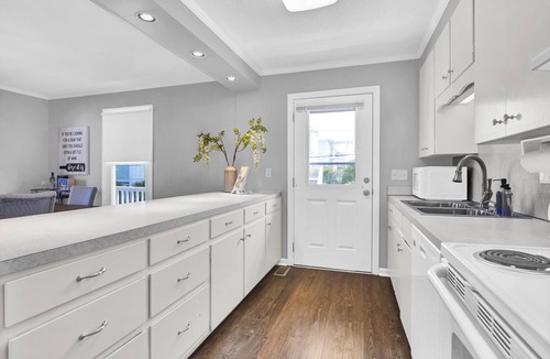 South End House | Coastal Getaway: Pet-Friendly, Across the street to the Beach
