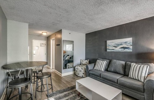 Myrtle Beach House | Coastal Vibes - King Condo Smart TV's & Sleeps 4