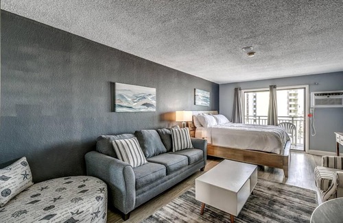 Myrtle Beach House | Coastal Vibes - King Condo Smart TV's & Sleeps 4