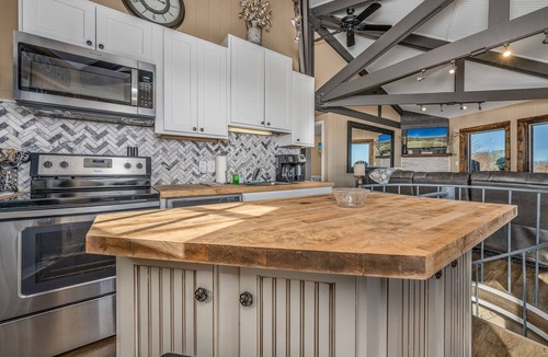 Banner Elk Ski Chalet | Cold AC! Best Location! SLOPESIDE! Mountain View’s! Walk to Restaurants!