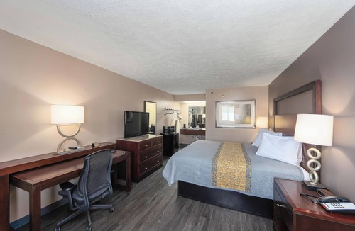 Camden Hotel | Colonial Inn