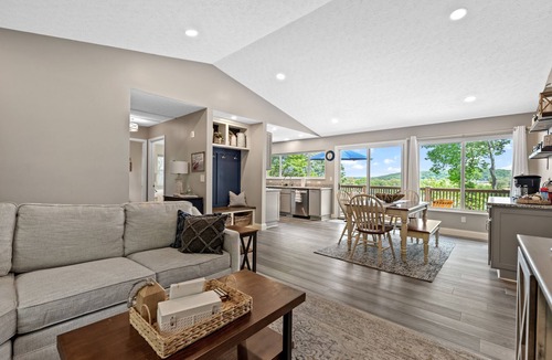 Kingston House | Come enjoy a beautiful view from our cozy lake house!