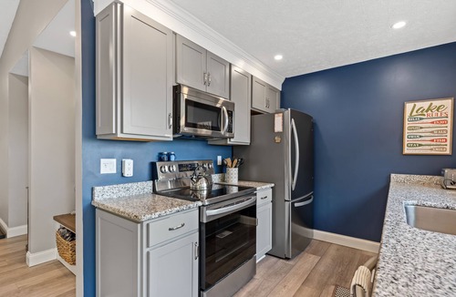 Kingston House | Come enjoy a beautiful view from our cozy lake house!
