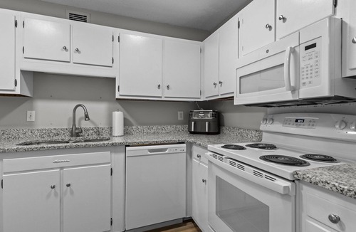 Terry Sanford Apartment | Comfort at the Clarendon Quaint, clean, safe, & convenient location!