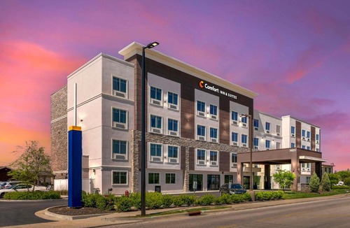 Clarksville Hotel | Comfort Inn & Suites Clarksville - Louisville North