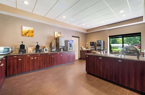 Paw Creek Hotel | Comfort Suites Northlake