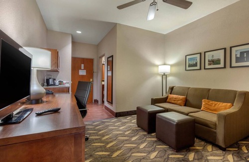 Rolla Hotel | Comfort Suites Rolla