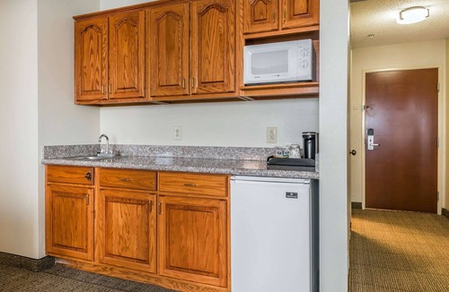Springfield Hotel | Comfort Suites Springfield I-70