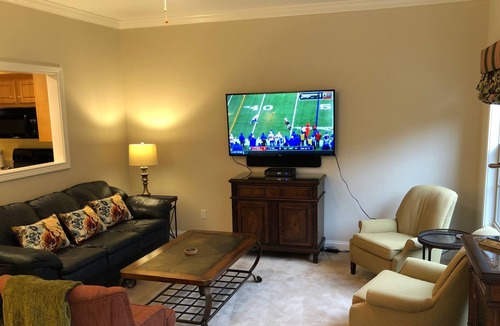 Versailles House | Comfortable 1640 sq. ft. townhouse with 2 car garage in quiet neighborhood