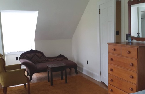 Kennett Square House | Comfortable 1930s cape in Marlborough Village