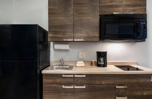 Plainfield Hotel | Comfortable and Convenient Location Near Airport and Downtown