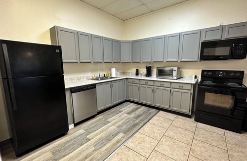 Monticello Apartment | Comfortable apartment close to town and 6 miles to Lake Cumberland!