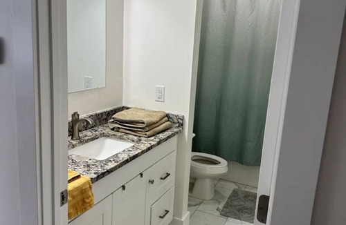 Duncan House | Comfortable Home away from home in Duncan