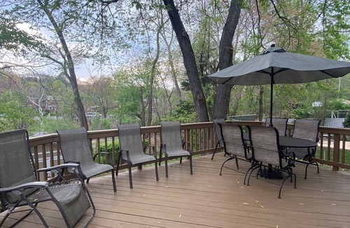Taylor Run House | Comfortable home in Alexandria, walkable to Old Town/Metro, close to DC