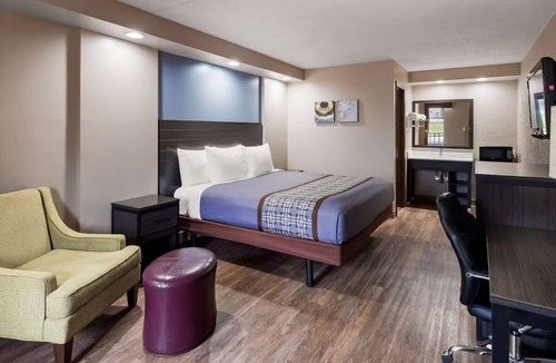 Jasper Hotel | Comfortable Jasper Hotel Room Near Local Highlights + Free Parking & Breakfast