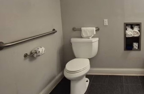 Merrillville Hotel | Comfortable Merrillville Room near US-30 | Convenient Location + Free Parking