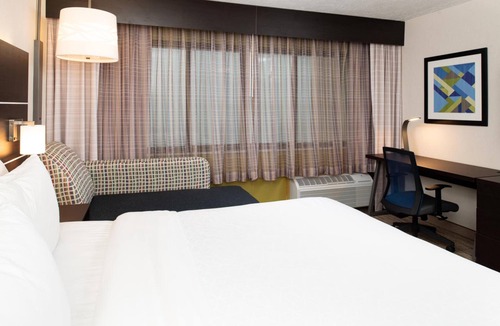 Dent Hotel | Comfortable Room Ideal for Families with Free Breakfast Near Cincinnati Zoo