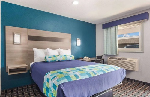 Salem Hotel | Comfortable Suites Near Hoosier National Forest & Local Attractions