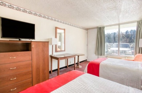 Templeton Hotel | Comfortable Three Full Bed Rooms Great for Overnight Roadside Travelers