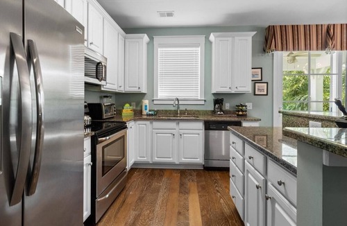 Windy Hill Condo | Comfortable Getaway 2 Bedrooms & Balcony Views