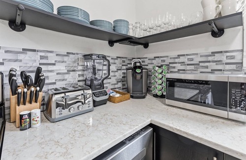 Holy Cross House | Comfy 1 Bed 1 Bath Near Downtown Indy - Sleeps 4