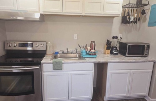 Roselawn Finance Apartment | Comfy 1BR Apt. in Pleasant Ridge