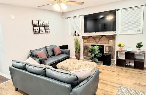 Greensboro House | Comfy 3BD-2BA Near Colleges,Tanger, Coliseum