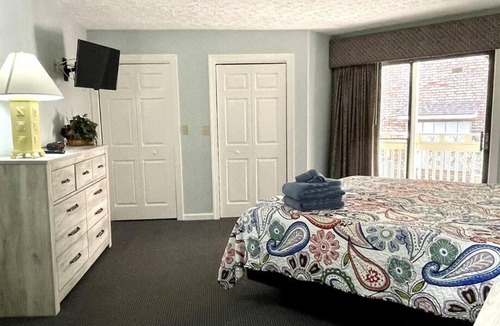Myrtle Beach Apartment | *COMFY BEACH RETREAT*Chelsea House*3 Bedroom*Pool & Hot Tub*J16