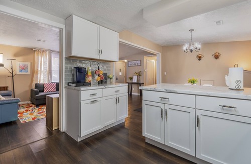 Bowling Green House | Comfy, Convenient, and Charm 3BR Retreat near BGSU