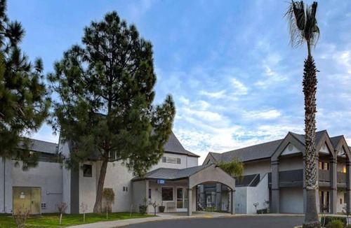 Buttonwillow Apartment | Comfy King Bed|Free Wifi &Parking