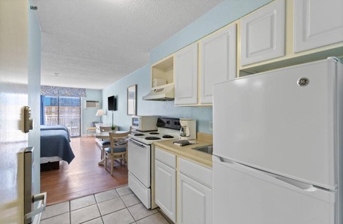 Myrtle Beach House | Comfy Studio Condo - Sleeps 4 w Great Views