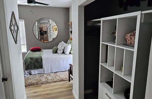 Linn Creek Apartment | Comfy unit centrally located and convienent to nightlife.
