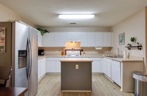 Lexington House | Community Pool! Lexington Home 9 Mi to Lake Murray