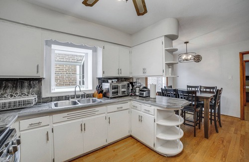 Calumet Heights House | Commuter-Friendly Bungalow in Chicago's South Side