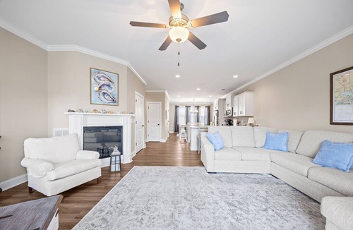 Morehead City House | Conch Tales fun, lakeside retreat in amenity filled Beau Coast. Golf Cart!