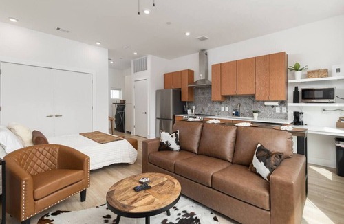 Talbot's Corner Apartment | Condo 3 miles to Downtown with Free Parking, Walk to Coffee