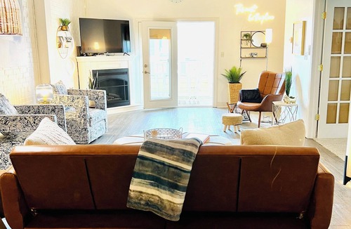 Evansville Apartment | Contemporary walk up loft with hot tub overlooking Franklin Street!