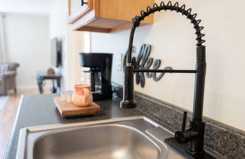 Fords Branch Apartment | Convenient & Modern 2 Bed Apt Free Wi-Fi & Parking