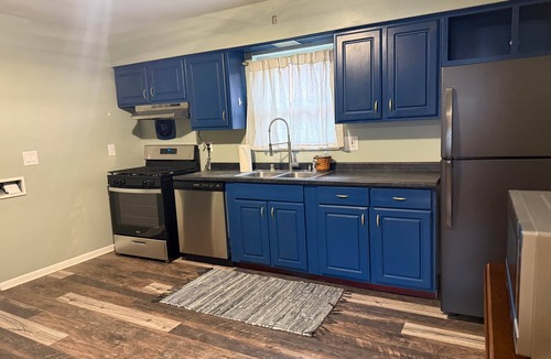 Cold Spring House | Convenient quiet 2/1 hot tub home near NKU