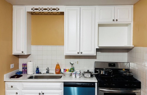 Norma House | Convenient Stay near Chicago O’hare Airport King Beds
