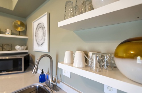 Carbondale Apartment | Converted Historic Suite · Full Kitchen, 3rd Flr