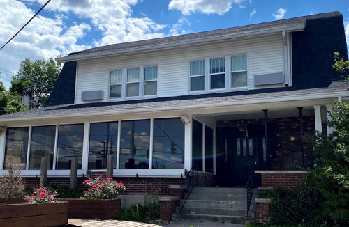 Leitchfield Apartment | Cookies and Cream Room 🚭 @ Twin Lakes Creamery