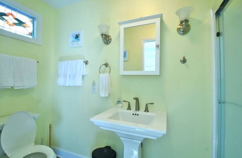 Morehead City House | Coral Cottage in Beaufort Historical District